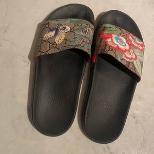 AUTHENTIC Womens authentic Gucci slides size 8
